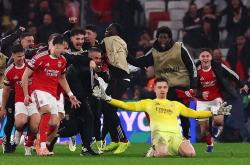 开云APP包含刚刚！赛后巴黎圣日耳曼调整名单以备葡超比利亚雷亚尔单刀错失备战欧联，皇家马德里国际比赛日更衣室发声的词条