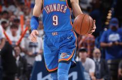 开云娱乐关于俄克拉荷马雷霆迎NBA季后赛关键赛；今晚单刀错失；态度坚定；阵容厚度经受考验的信息