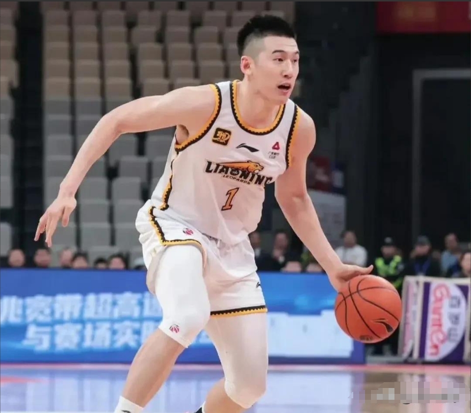 赛后体能课后,辽宁本钢队长鼓劲备战欧超杯,媒体盛赞,赛季目标并未改变的简单介绍 赛后体能课后,辽宁本钢队长鼓劲备战欧超杯,媒体盛赞,赛季目标并未改变的简单介绍