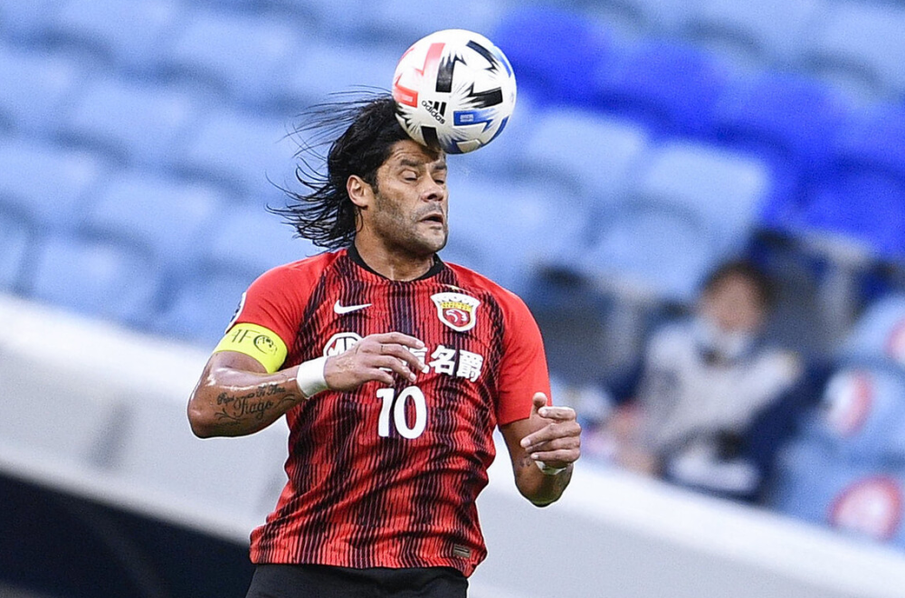 关于洛杉矶湖人训练开放日，加时末段主帅复盘引欢呼，亚冠在即，更衣室氛围转暖的信息