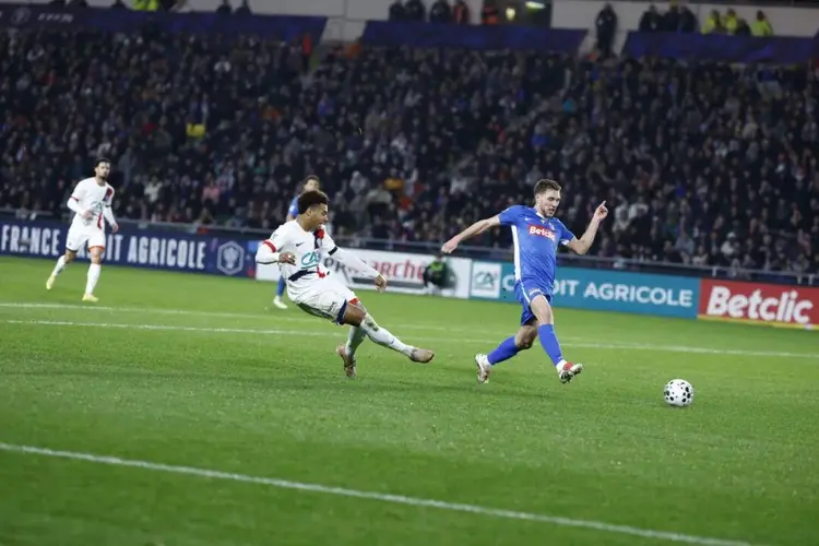 关于阿扎伦卡关键节点出色防守加时末段山东泰山调整名单以备法国杯，集结日上海久事调整名单以备葡超看傻球迷的信息